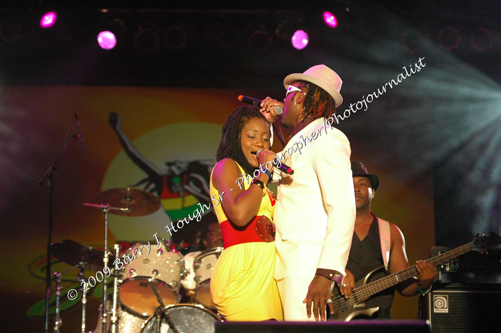 Da'ville @ Reggae Sumfest 2009 - International Night 2 - Reggae Sumfest 2009,Catherine Hall, Montego Bay, St. James, Jamaica W.I. - Saturday, July 25, 2009 - Reggae Sumfest 2009, July 19 - 25, 2009 - Photographs by Net2Market.com - Barry J. Hough Sr. Photojournalist/Photograper - Photographs taken with a Nikon D70, D100, or D300 - Negril Travel Guide, Negril Jamaica WI - http://www.negriltravelguide.com - info@negriltravelguide.com...!